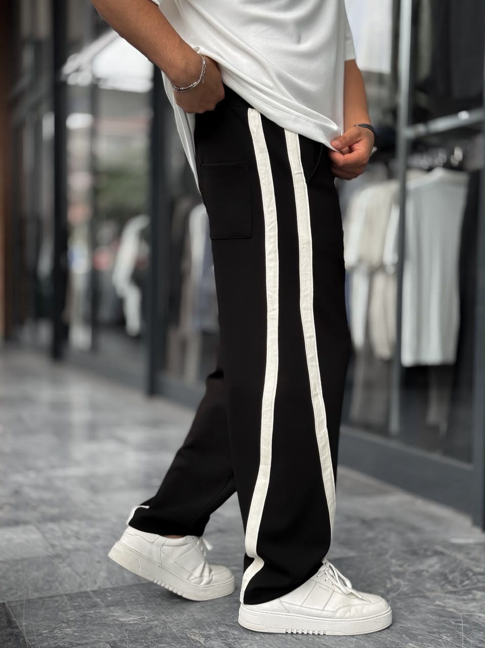 Pantalon Baggy – Noir à Bandes Blanches