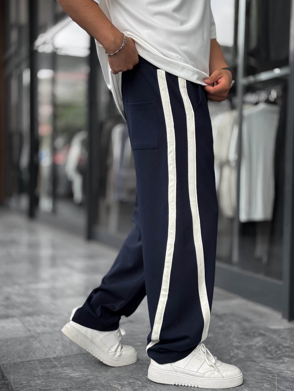 Pantalon Baggy – Bleu Marine à Bandes Blanches
